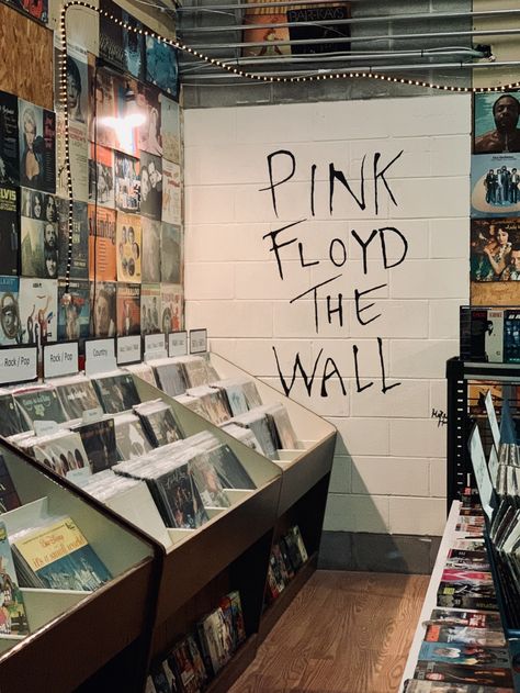 Pink Floyd Aesthetic, Pink Floyd Wallpaper, Rock Playlist, 80’s Aesthetic, Hopeful Romantic, Dorm Room Posters, Vinyl Shop, Vinyl Photography, Funny Music