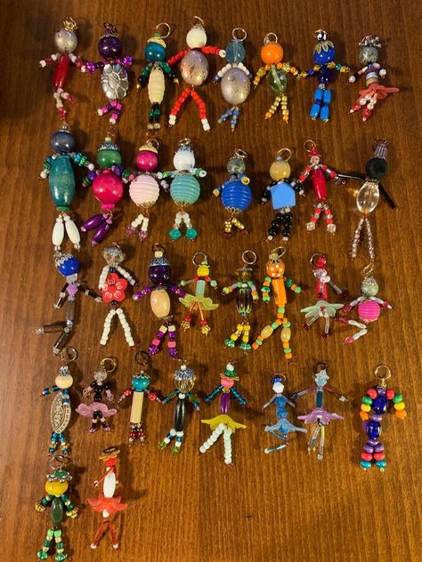 Bead Figures, Seed Bead Art, Wire Wrapped Jewelry Diy, Bead Charms Diy, Art Dolls Handmade, Beaded Animals, Diy Crafts Jewelry, Metal Crafts, Beads And Wire