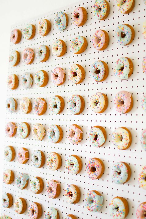 Donut Wall Birthday, Diy Donut Wall, Donut Station, Donuts Wall, Donut Float, Donut Wall Art, Donut Board, Donut Theme Party, Diy Donut