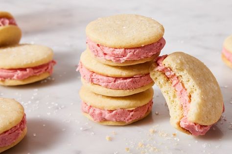 Strawberry Shortcake Cookies Recipe | King Arthur Baking: Tender cream cookies are sandwiched with bright strawberry filling to create strawberry shortcake cookies; a perfectly portable treat for lunchboxes and picnics everywhere! Molded Cookies, Poured Fondant, Shortcake Cookies, Recipes To Bake, Strawberry Shortcake Cookies, Easter Pie, Cinnamon Scones, Yeast Starter, Flour Bakery