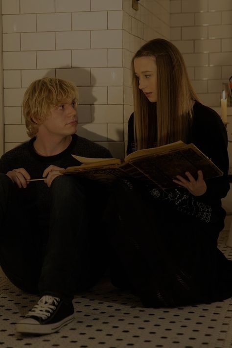 Violet Ahs, American Horror Story Quotes, Kyle Spencer, Evan Peters American Horror Story, American Horror Stories, Tate And Violet, American Horror Story Hotel, American Horror Story 3, Halloween Parejas