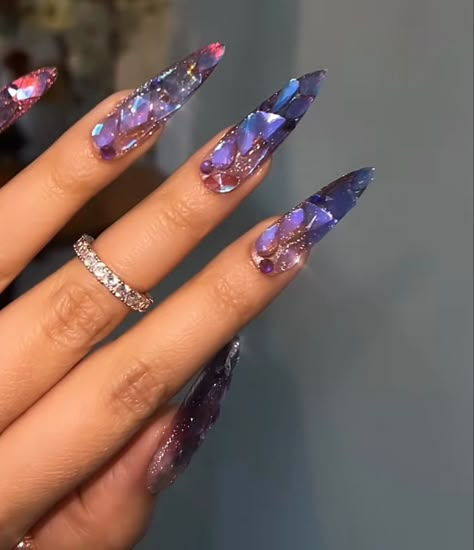 Purple Crystal Nails, Fancy Purple Nails, Reflective Nails Design, Halloween Cateye Nails, Crystal Ball Nails, Crystal Gel Nails, Crystal Acrylic Nails, Short Quince Nails, Cateyes Nails