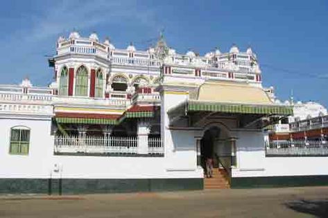 Chettinad Palace, Chettinad, Tamil Nadu Karaikudi Houses, Chettinadu House, Indian Courtyard, Tamil Architecture, House Design Kerala, Small House Design Kerala, Chettinad House, Classic Houses, Courtyard Homes