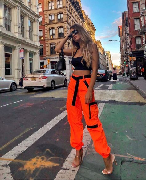 Orange Sporty Outfit, College Outfits Sporty, Orange Rave Outfit, Hiphop Costume, Techno Outfit, Hiphop Fashion, Outfits Sporty, Hip Hop Costumes, Race Outfit