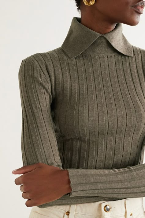 Totême Aviles Ribbed Wool-Blend Sweater Khaite Jeans, Knitwear Details, Fire Fits, Weekend Style, Looks Chic, 가을 패션, Knitwear Design, Wool Blend Sweater, Ribbed Sweater