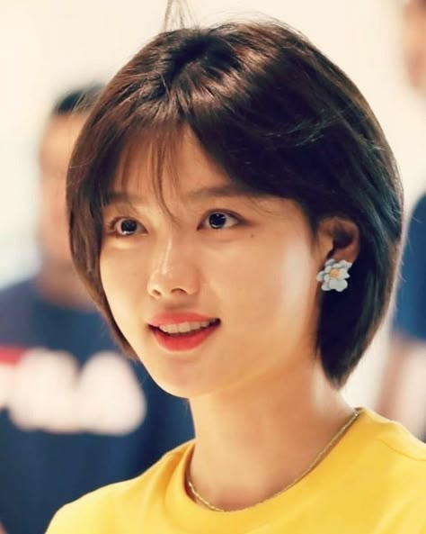 Korean Pixie, Ulzzang Short Hair, Hair Tomboy, Hair Styles For Round Faces, Short Hair Tomboy, Korean Short Hair, Asian Short Hair, Long Hair Video, Hair Inspiration Short