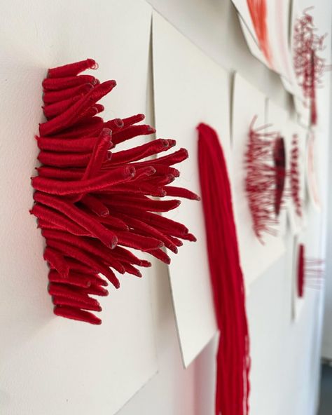 Embroidery Sculpture, Red Installation, Fabric Sculpture, Soft Sculpture Art, Textile Embroidery, Human Organs, Plastic Bottle Caps, Embroidery Necklace, Fiber Art Projects