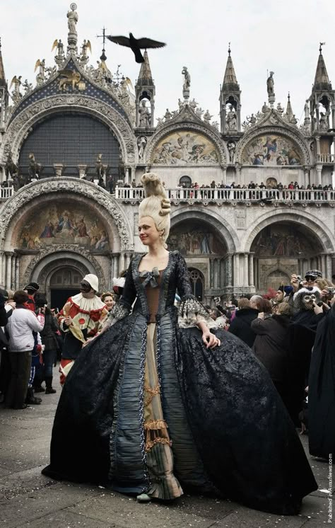 Carnival Activities, Carnival Of Venice, Venetian Masks, Masquerade Ball, Carnival Costumes, Marie Antoinette, Cool Costumes, Venice Italy, Italy Travel