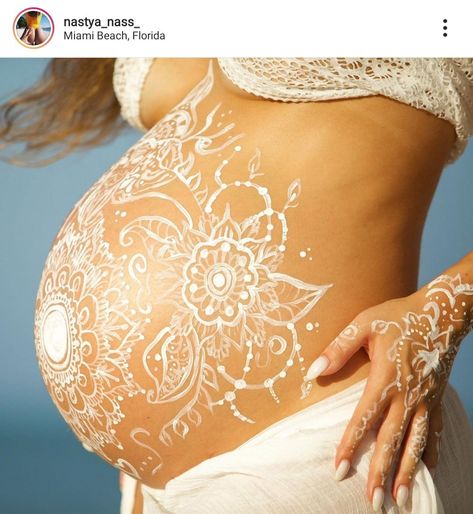 Baby Blessing Party, Belly Henna, Bump Painting, Pregnant Belly Painting, Belly Paint, Baby Bump Pictures, Belly Art, Belly Bump, Pregnancy Bump