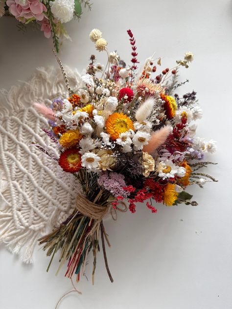 Oh this everlasting bouquet! Made for the brides this absolutely breathe-taking real preserved rose and daisy filled bouquet featuring lots of detailing. I have used a range of dried and preserved roses, tea tree, mini daisy, dried german statice, rice flowers, nigella, misty, mini gum,  wild flowers, and bunny tails. This one is a large size, and it's ready to ship.  Large bridal bouquet size is about 38x45cm. Medium bridesmaid bouquet size is about 35x25cm. Small size - table flower posy is ab Dry Wildflower Bouquet, Dried Wildflower Bouquet Wedding, Dried Wild Flower Arrangements, Dried Wild Flower Bouquet, Popular Flowers For Bouquets, Poppy Flowers Bouquet, Wedding Bouquets With Dahlias, Cottage Core Flower Bouquet, Fall Floral Wedding Centerpieces