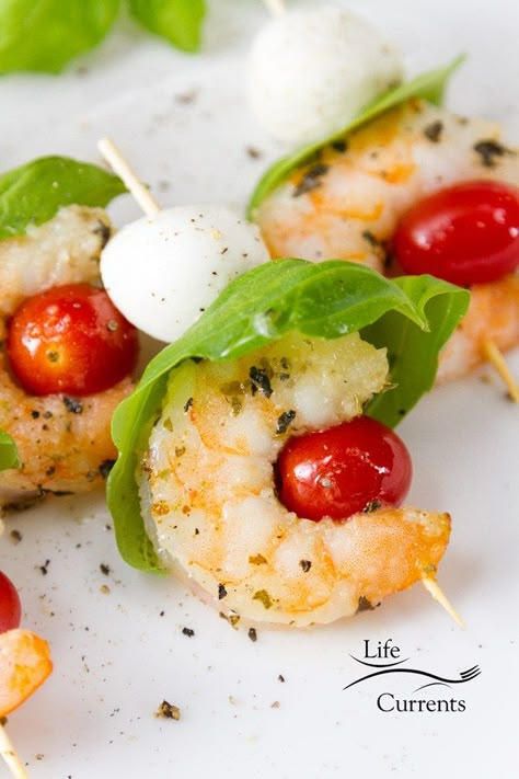 Shrimp Scampi Skewers, Shrimp Cocktail Skewers, Shrimp Caprese Salad, Shrimp Skewer Appetizer, Wedding Skewers Appetizers, Shrimp Skewer Appetizers Cold, Shrimp Skewers Appetizers, Shrimp Charcuterie Board Ideas, Shrimp Finger Food