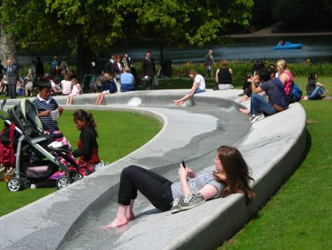 Public Water Fountain, Diana Memorial Fountain, Diana Memorial, Taman Air, Urban Landscape Design, Public Space Design, Playground Design, Memorial Park, Urban Furniture