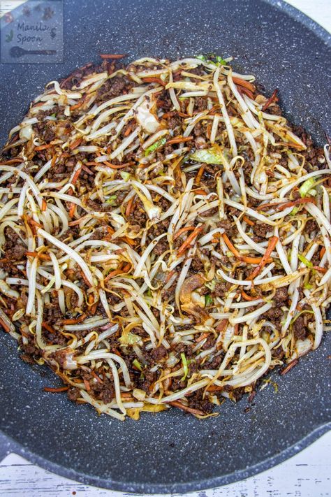 Beef With Bean Sprouts, Korean Beef Stew, Bean Sprout Recipes, Korean Ground Beef, Bean Sprout, Sprout Recipes, Korean Dishes, Think Food, Bean Sprouts