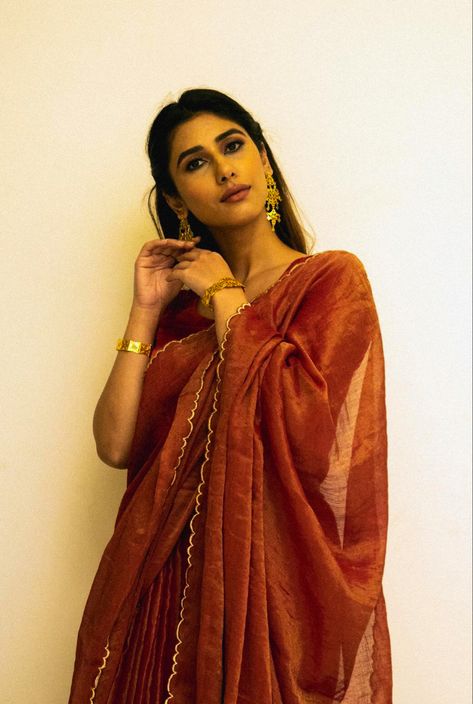 Edit by @𝐄.𝐑 (@tpwkmanii) credits to owner #browmgirl #pakistani #pakistanifashion #indianfashion #indianjewelry #traditionalfashion #aestheticedits #aesthetic #indianaesthetic #bangaliaesthetic #srilankan #tradition #cultureaesthetic #culture #diversity #poc Saree Shoot Ideas Indoor, Saree Indoor Photoshoot, Sindoor Looks Indian, Marathi Sadi, Rust Saree, Saree Shoot, Chanderi Saree, Cotton Saree Designs, Orange Saree