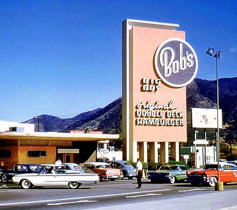 Burbank California Aesthetic, Bobs Big Boy, Big Boy Restaurants, Googie Architecture, Roadtrip America, California Christmas, Neon Signage, Toluca Lake, Burbank California