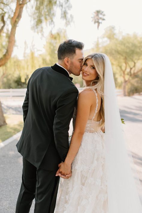 Jaylee & Michael — nicole ivanov photo Wedding Pictures First Look, First Kiss Photos Wedding, First Look Photos Wedding, Newlywed Pictures, First Touch Wedding Pictures, Wedding Photography Detail Shots, Wedding Ceremony Pictures, Wedding Photo List, Second Dress