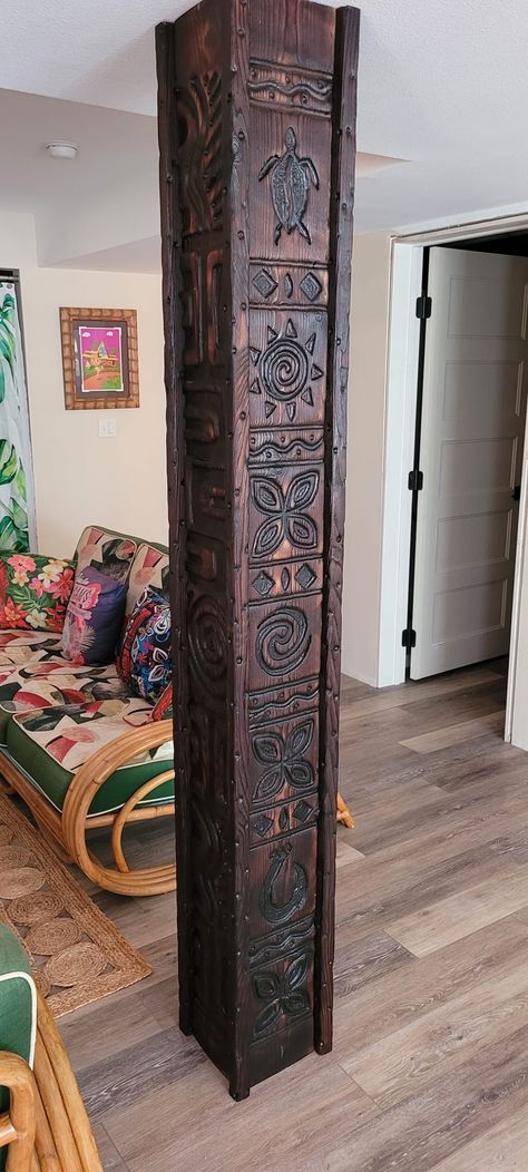 Facebook Polynesian Home Decor, Polynesian Bedroom, Tiki Bars Diy, Tiki Carving, Tiki Signs, Hawaiian Homes, Tiki Decor, Tiki Totem, Tiki Bar Decor