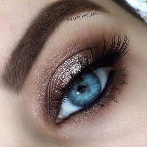 How to Rock Makeup For Blue Eyes - Easy Makeup Tutorials & Ideas Makeup Look For Blue Eyes, Prom Styles, Rock Makeup, Wedding Hairstyles And Makeup, Simple Eye, Dream Prom, Easy Makeup Tutorial, Hooded Eye Makeup, Simple Eye Makeup