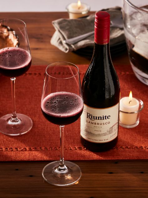 Lambrusco Wine, Sparkling Red Wine, Winter Wishlist, Drinks Photography, Soft Music, Music Playing, Food Drink Photography, Seasonal Food, Liquor Store