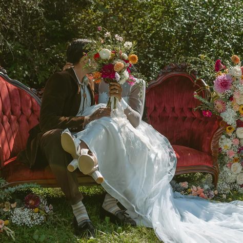 Jaidyn & Cody were absolutely breathtaking for this shoot. Big shout out to @222photo.graphy for hosting this day and providing a space for so many of us to create & connect ❤️ Content Host: @222photo.graphy Couch: @glafirasglam_photoboothrentals Jewelry: @silverhazejewelry Models: @jaidynlou Florals: @sharetheloveflowerfarm & arranged by @222photo.graphy Vintage Couch Wedding Photos, Velvet Couch Photoshoot, Couch Wedding Photos, Vintage Furniture Wedding, Vintage Couch, Velvet Couch, Valentine Wedding, Photo Op, Wedding Pics