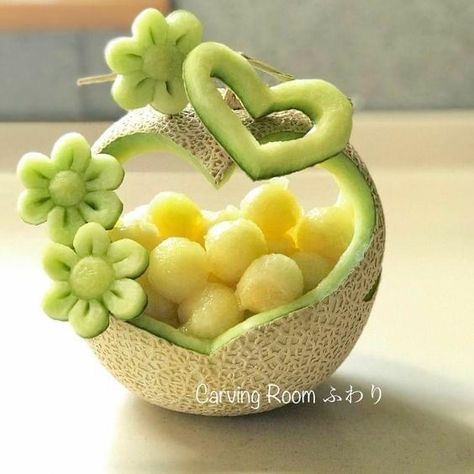 Food Art Easy, Fruits Carving, Carving Fruit, Edible Fruit Arrangements, Fruit Buffet, Fruit Carvings, Art Recipes, Fruits Decoration, Fruit Creations