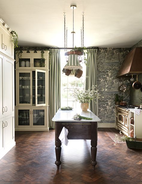 Devol Kitchens, English Kitchens, Eclectic Kitchen, English Furniture, Custom Kitchens, English House, Bespoke Kitchens, Kitchen Fittings, Cozy Cottage