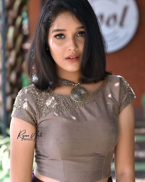 Anika Surendran, Anikha Surendran, Child Actresses, Indian Beauty Saree, Desi Beauty, Stylish Girl, Asian Beauty, India, Skirt