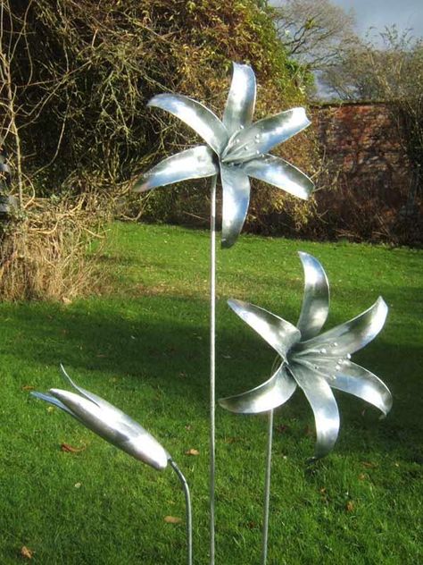 Metal Sculpture Artists, Metal Welding Art, Welding Crafts, Welding Art Projects, Diy Welding, Metal Tree Wall Art, Metal Yard Art, Metal Welding, Flower Sculptures