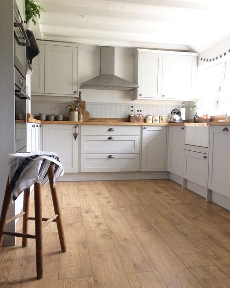 Hands up who is struggling to take photos as it’s too dark before and after work in the week?! ‍♀️So here is a recycled one of my new kitchen...feel free to unfollow as I realise I’m spamming you, I won’t judge Happy hump day and I’m counting the days until we break up Wednesday  #kitchenlove #lovemyrenovation #cottagekitchen #howdens #howdensjoinery #kitcheninspo #instakitchen #listedbuilding #cosycottage #moderncountry #countryhomesandinteriors #actualinstagramhomes #lovetohome #... Modern Country Cottage, Rustic Cottage Kitchens, Howdens Kitchen, Küchen In U Form, Howdens Kitchens, Modern Country Kitchens, Oak Worktops, Country Cottage Decor, Cottage Kitchens