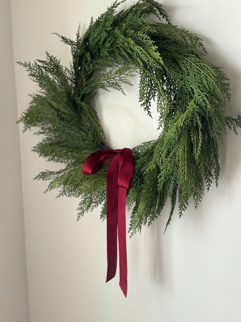 Christmas Garland Ribbon, Christmas Ribbon Decor, Wreath With Bells, Wreath With Ribbon, Luxury Christmas Decor, Burgundy Ribbon, Simple Wreath, Wreath Ribbon, Christmas Wreath Bows