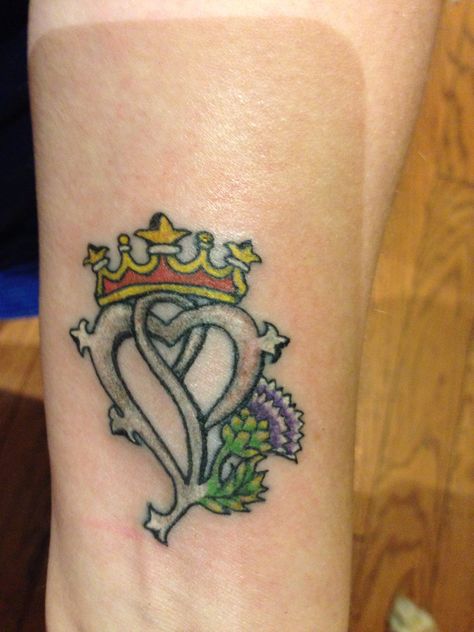 My new ink I got tonight! It's a Scottish symbol called The Luckenbooth meaning Love & Loyalty!!! Infinity Anchor, Scottish Symbols, Shamrock Tattoos, Tattoos Infinity, Tattoo You, Family Outfits, Tatting, Body Art, My Style