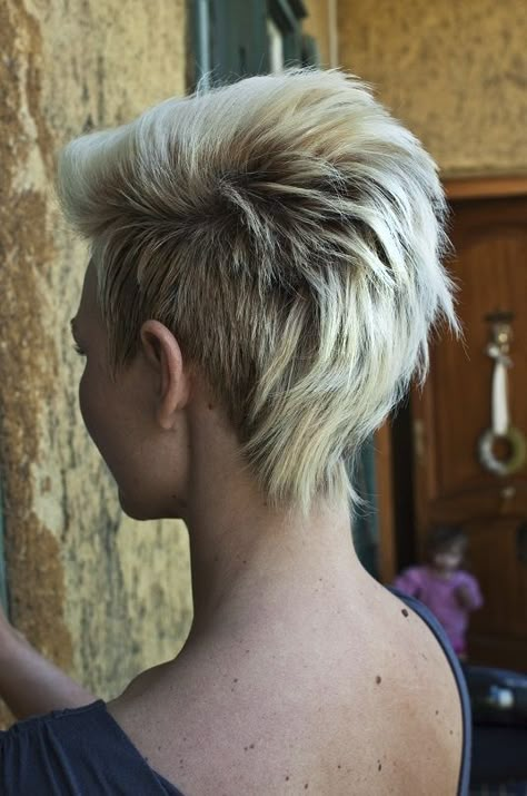 Mohawk Hairstyles For Women, Short Mohawk, Indie Scene, Mohawk Hairstyles, 2015 Hairstyles, Funky Hairstyles, Faux Hawk, Short Blonde, Short Blonde Hair