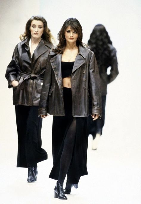 Leather Jacket Outfit, Models 90s, 90s Runway Fashion, Helena Christensen, Outfit 90s, Leather Jacket Outfits, 1990's Fashion, Kaia Gerber, Jacket Outfit