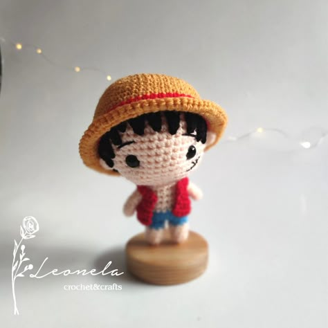 Crochet Anime Characters, Crochet Luffy, Luffy Amigurumi, One Piece Amigurumi, Anime Amigurumi, One Piece Crochet, Amigurumi Anime, Hello Kitty Gifts, Crochet Penguin