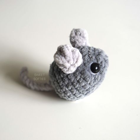 Sweet Softies: Sir Squeak the Amigurumi Mouse · Free No-Sew Crochet Pattern Rat Amigurumi, Crochet Egg, Mouse Pattern, Bunny Crochet, Chenille Yarn, Yarn Tail, Blanket Yarn, Crochet Instructions, Christmas Stocking Stuffers