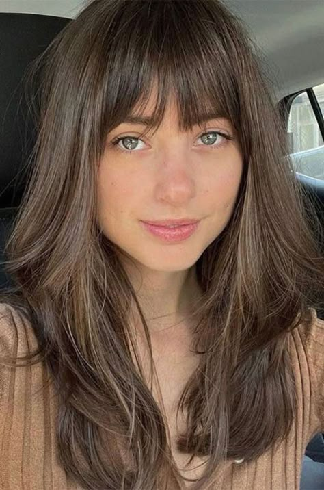 Layered Cut With Bangs, Brown Hair Bangs, Trendy We Fryzurach, Rambut Brunette, Layered Hair With Bangs, Layered Cut, Bangs With Medium Hair, Hairstyle Trends, Linda Evangelista