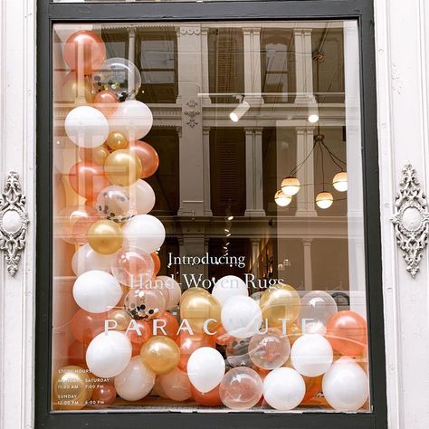 Balloon Window Display, Showcase Store, Balloon Tower, Deco Ballon, Parachute Home, Retail Store Interior Design, Soho New York, Candle Bar, Boutique Display