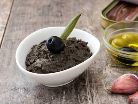 Tapenade Uses, Tapenade Olive Noire, Black Olive Tapenade, Olive Paste, Tapenade Olive, Italian Olives, Box Templates, Olive Relish, Olive Tapenade