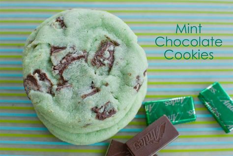 Mint Chocolate Cookies, Mint Chocolate Ice Cream, Mint Chocolate Chip Cookies, Holiday Cookie Recipes, Mint Chocolate Chips, Köstliche Desserts, Cookies Recipes Christmas, Mint Chocolate, Cookies Recipe