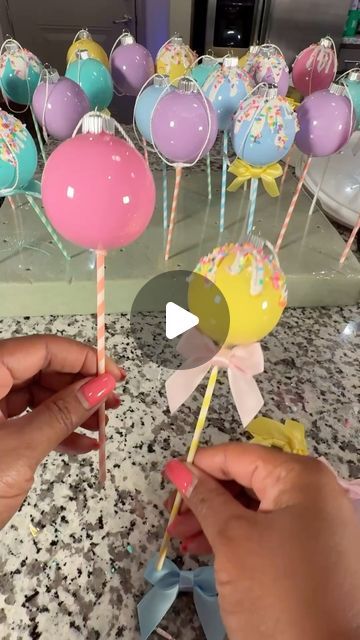 Kimberly Ross on Instagram: "Back again with another candy land Christmas decor idea. These lollipops are pretty easy to make, the hardest part is the drying time. I’m almost done  making this decor. And I’m not going to lie, I can’t wait to be done. If this is something you want to do, please get started now. Anyway if you have any questions let me know. #candyland #christmas #candylandchristmas" Homemade Candyland Decorations, Candyland Ornaments Diy, Candy Land Christmas Decor, Diy Candyland Decorations, Candyland Tree, Candyland Lollipop, Candyland Decor, Gingerbread Dessert, Christmas Ceiling Decorations