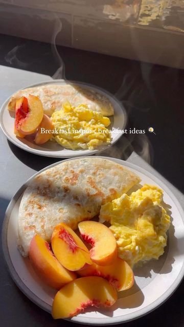 Scrambled Eggs Ideas, English Breakfast Ideas, Toast Toppings Breakfast, Balanced Breakfast Ideas, Cottage Cheese Scrambled Eggs, Parmesan Eggs, Scrambled Egg Breakfast, Peach Breakfast, Cheese Scrambled Eggs