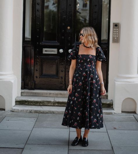 Puff sleeve midi dress and loafers | For more style inspiration visit 40plusstyle.com Midi Dress With Loafers, Dress And Loafers, Dress With Loafers, Pr Gift, Leggings Boots, Puff Sleeve Midi Dress, Emma Rose, On Repeat, Puff Sleeve