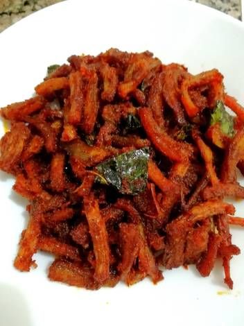 Dry Bombay Duck Recipes, Bombil Fry Recipe, Bombay Duck Recipe, Bombil Fry, Calamari Recipes, Duck Recipes, Sea Water, Curry Leaves, Indian Recipes