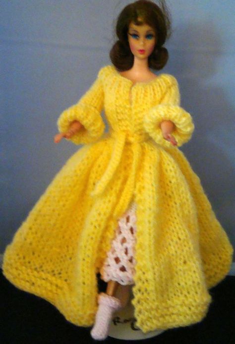 Yellow Bathrobe & Slipper Sox - Stockinette Stitch... Easy Barbie Clothes, Socks Crochet, Barbie Doll Patterns, Barbie Knitting Patterns, Barbie Wardrobe, Barbie Doll Clothing Patterns, Knitting Dolls Clothes, Crochet Barbie Clothes, Doll Knitting