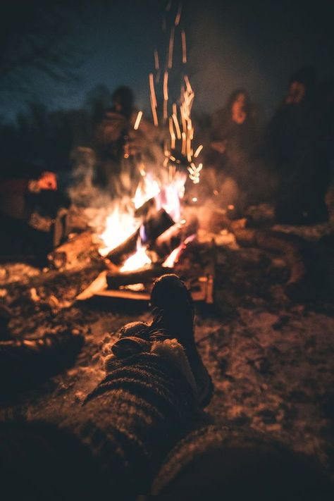 Honor the balance of light and dark with these simple yet meaningful Fall Equinox activities, from crafting seasonal decor to enjoying an autumn bonfire. 🔥🍁 #MabonRituals #FallEquinoxIdeas #SeasonalTraditions Autumn Equinox Altar, Fall Equinox Aesthetic, Mabon Aesthetic, Challenge Aesthetic, Autumn Bonfire, Fall Traditions, November Mood, Fall Bonfire, Candle Color Meanings