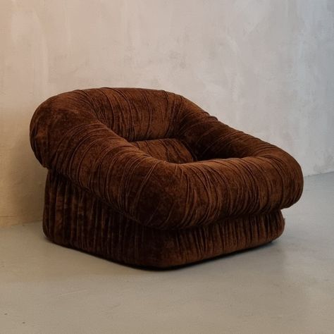 De Pas D'Urbino & Lomazzi chair for Dall' Oca, 70s | #246295 70s Club, 70s Lounge, Brown Leather Armchair, Club Lounge, Brown Leather Sofa, Armchair Vintage, Yellow Fabric, Leather Armchair, Club Chairs