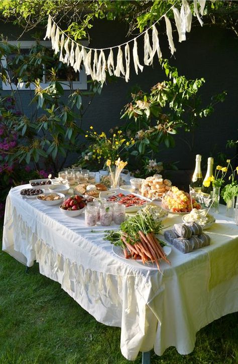 backyard picnic. #Hobbit #Middle-earth: Middle Earth Wedding, Easter Tables, Hobbit Wedding, Hobbit Party, Backyard Picnic, Tables Set, Beautiful Table Settings, 30th Birthday Parties, Easter Dinner