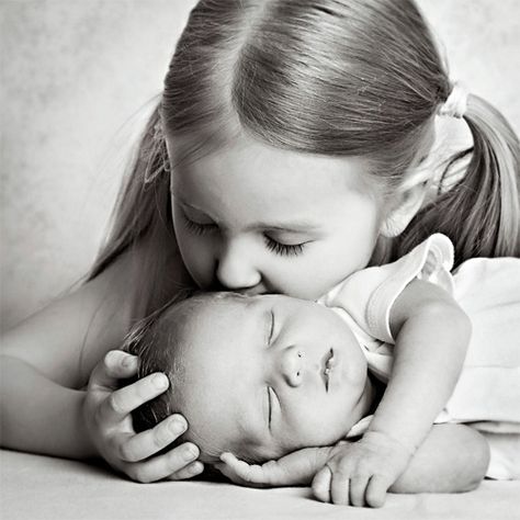 Sibling Photography Newborn, Photo Bb, Newborn Sibling, Sibling Pictures, Foto Newborn, Baby Fotografie, Newborn Family Photography, Sibling Poses, Newborn Family Photos