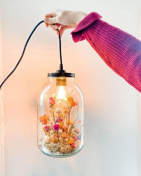 Diy Lampe, Modern Hippie, Flower Lamp, Modern Flower Arrangements, Deco Floral, Modern Flower, Cheap Home Decor, Flower Crafts, Glass Jar