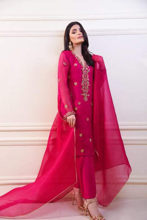 RUBY ROSE Agha Noor, Bridal Studio, Gaun Fashion, Salwar Kamiz, Pakistani Fashion Party Wear, Casual Indian Fashion, Beautiful Pakistani Dresses, Pakistani Dresses Casual, Pink Suit